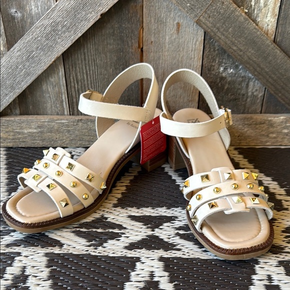 Dorking By Fluchos | Circus Stud Block Heels - Picture 2 of 9